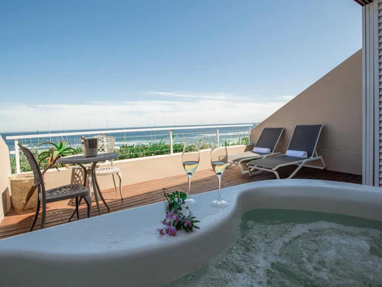 Junio-Jacuzzi-Suites-Guest-House-Villa-Marine-Deck