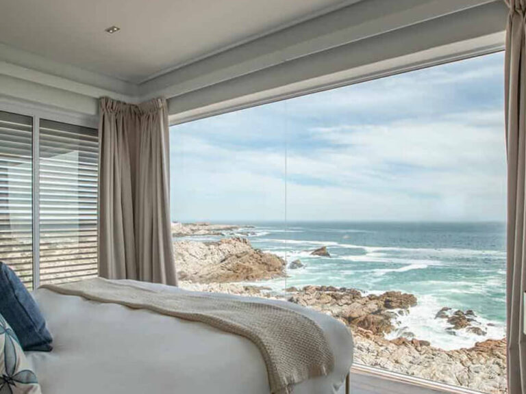 Residence-Main-Bedroom-3-Guest-House-Villa-Marine